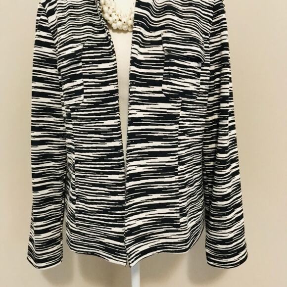 Chico’s Stretch Jacket - Picture 3 of 5